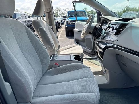 Used 2013 Toyota Sienna LE w/ Towing Pkg FWD image 21