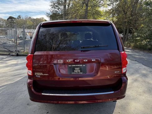 Used 2020 Dodge Grand Caravan SXT image 9