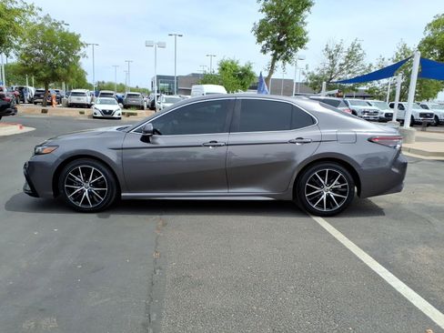 Used 2022 Toyota Camry SE FWD image 7