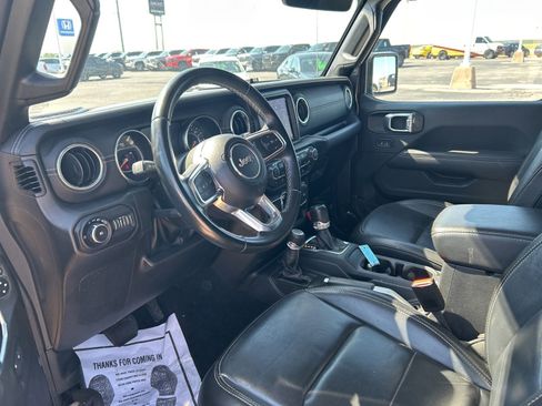 Used 2022 Jeep Wrangler Unlimited Sahara AWD/4WD image 12