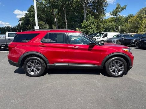 Certified 2023 Ford Explorer XLT w/ Equipment Group 202A AWD/4WD image 10