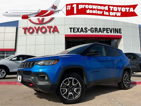Used 2025 Jeep Compass Trailhawk image 1