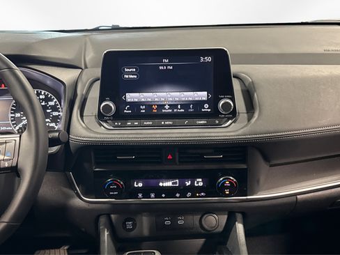 Used 2025 Nissan Rogue SV image 26