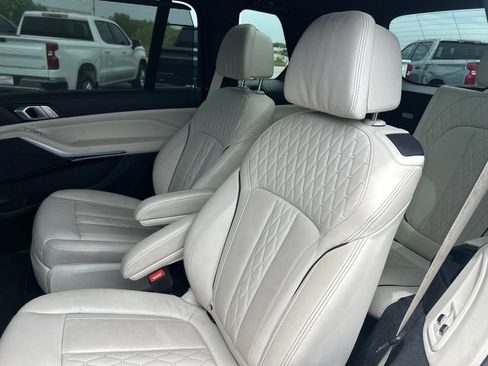 Used 2022 BMW X7 xDrive40i w/ M Sport Package AWD/4WD image 37