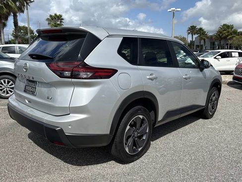 Certified 2024 Nissan Rogue SV FWD image 4