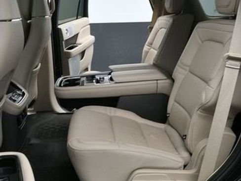 Used 2019 Lincoln Navigator Reserve AWD/4WD image 11
