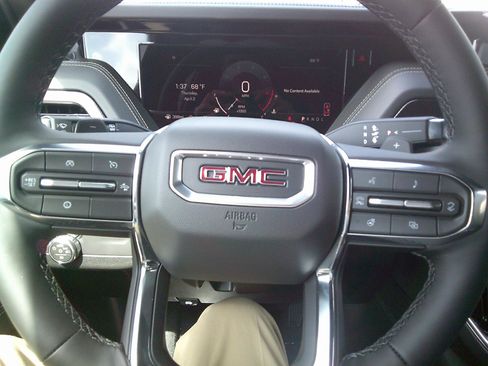 New 2026 GMC Yukon XL Elevation AWD/4WD image 12