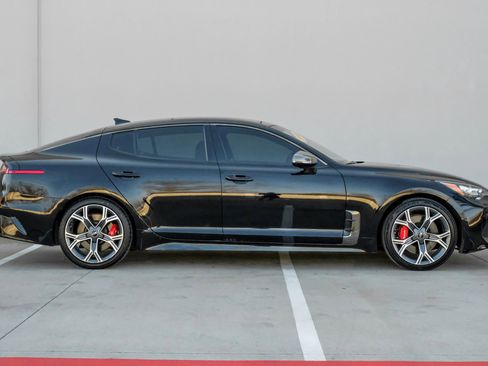 Used 2019 Kia Stinger GT2 image 3