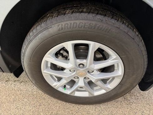 Used 2024 Chevrolet Equinox LT image 8