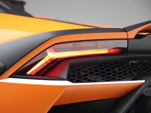 Used 2024 Lamborghini Huracan Sterrato image 25