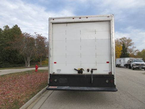Used 2018 Chevrolet Express 3500 w/ Driver Convenience Package image 11