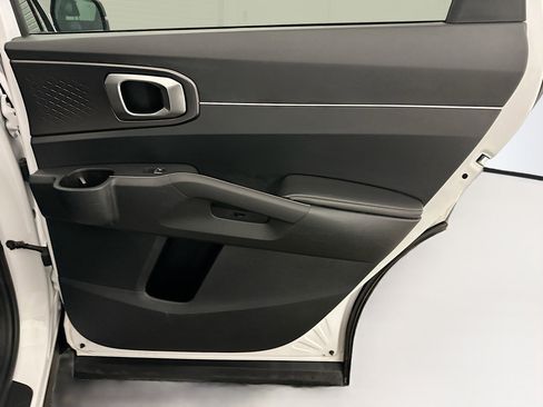 Used 2024 Kia Sorento S image 32
