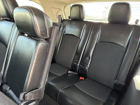 Used 2017 Dodge Journey Crossroad w/ Popular Equipment Group FWD image 18