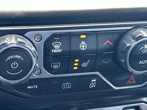 Used 2023 Jeep Wrangler Unlimited Sahara w/ Cold Weather Group AWD/4WD image 29