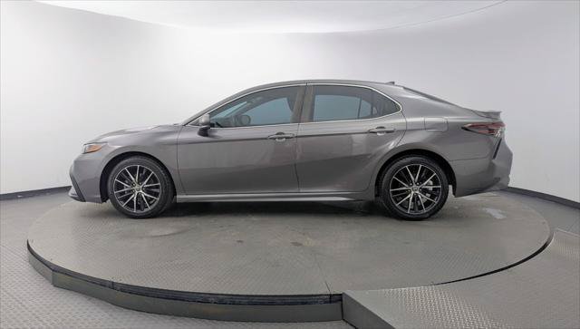 Used 2022 Toyota Camry SE FWD image 3