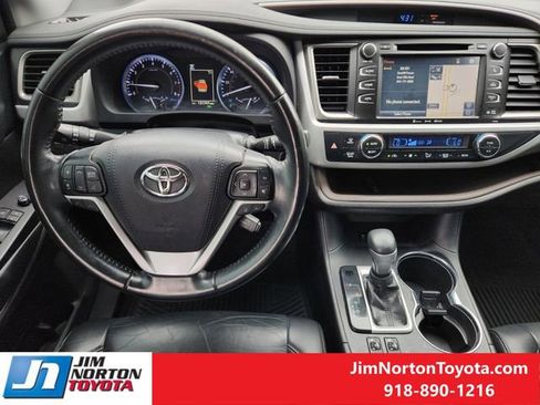 Used 2019 Toyota Highlander XLE FWD image 30