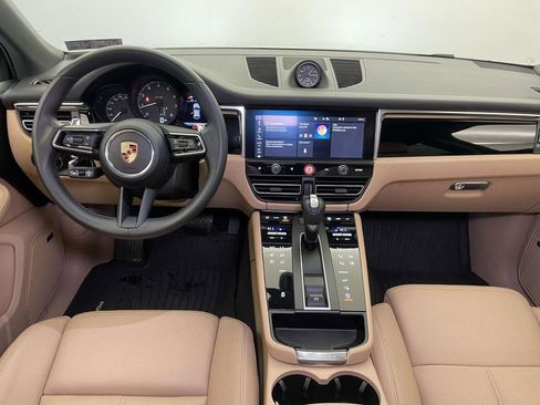 Certified 2025 Porsche Macan AWD/4WD image 26