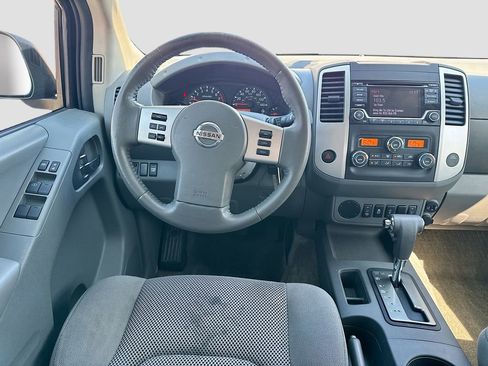 Used 2018 Nissan Frontier SV image 27