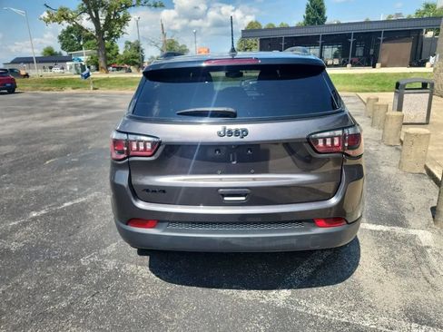 Used 2023 Jeep Compass Latitude w/ Convenience Group AWD/4WD image 5