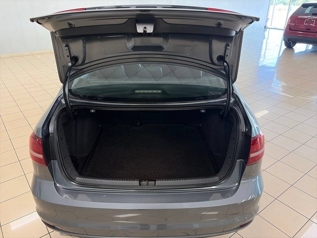 Used 2017 Volkswagen Jetta SE FWD image 7