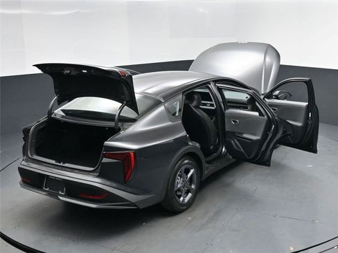 New 2025 Kia K4 LXS image 17