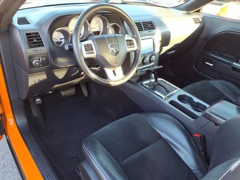 Used 2014 Dodge Challenger R/T RWD image 3