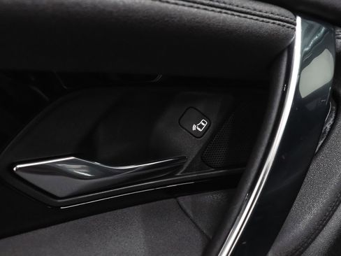 Used 2022 Land Rover Discovery Sport SE image 17