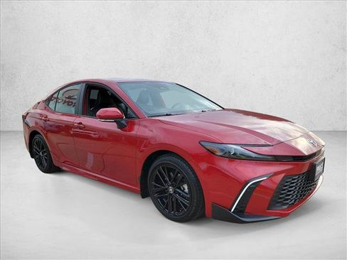 Used 2025 Toyota Camry SE w/ Convenience Package FWD image 3