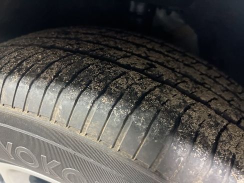 Used 2024 Chrysler Pacifica Touring-L image 35