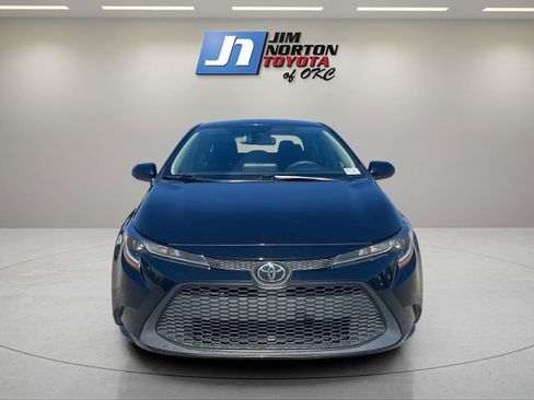 Used 2021 Toyota Corolla LE image 2