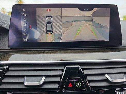 Used 2019 BMW 530e w/ Premium Package image 23