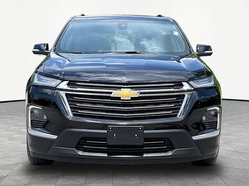 Used 2023 Chevrolet Traverse LT FWD image 2