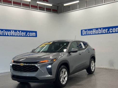 Used 2024 Chevrolet Trax LS w/ LS Convenience Package FWD image 6