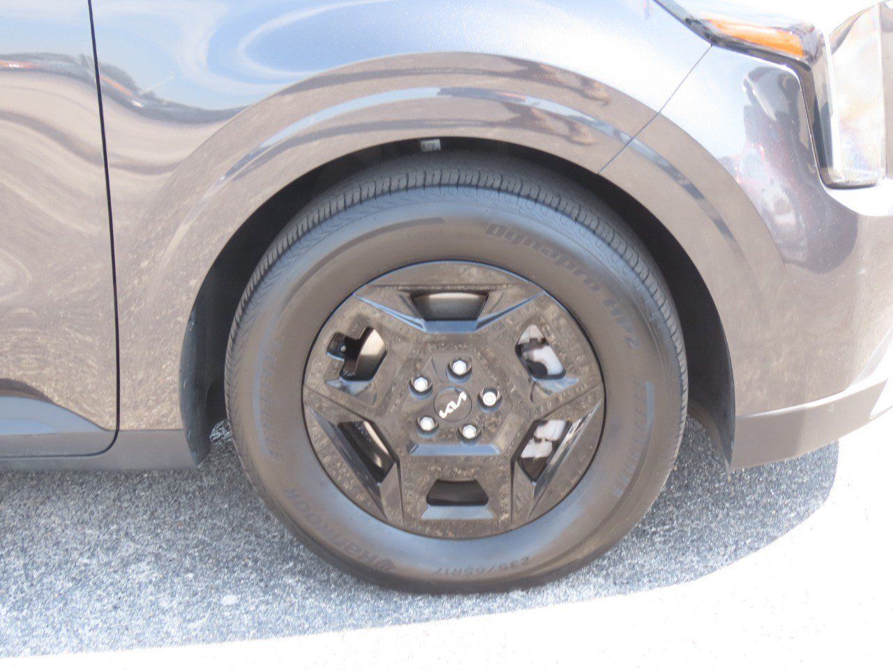 Used 2025 Kia Carnival FWD image 9