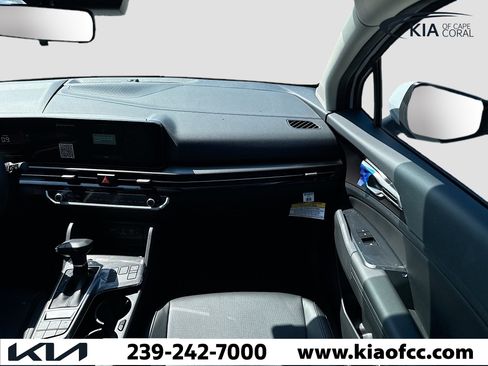 New 2026 Kia Sportage EX image 18