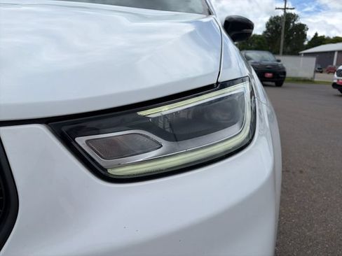 Used 2024 Chrysler Pacifica Limited FWD image 18