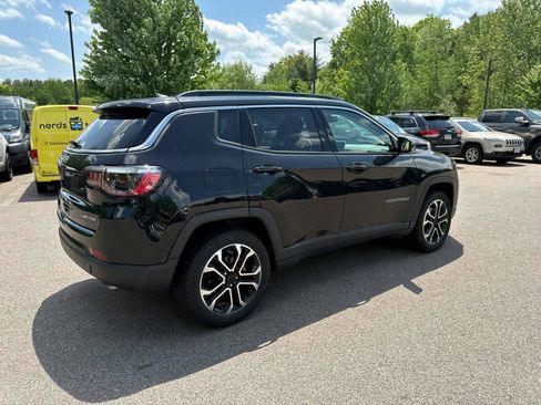 Used 2022 Jeep Compass Limited AWD/4WD image 3