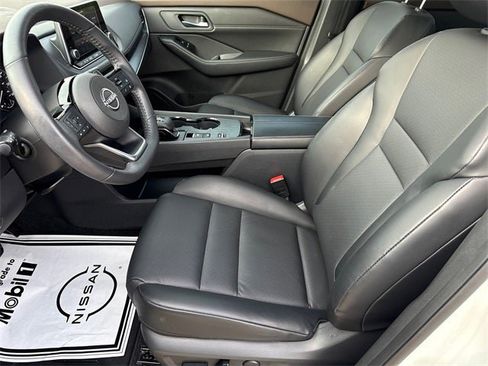 Used 2023 Nissan Rogue SV w/ SV Premium Package image 19