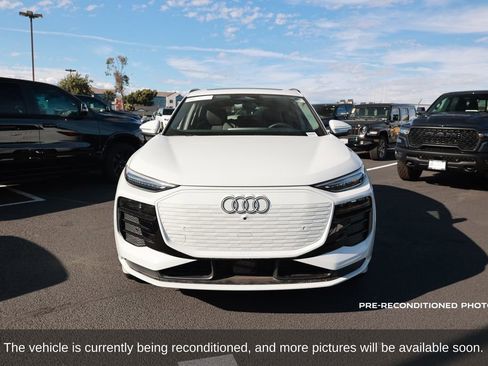 Used 2025 Audi Q6 e-tron Premium Plus w/ Premium Plus AWD/4WD image 9