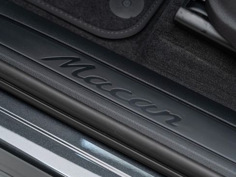 Used 2026 Porsche Macan AWD/4WD image 14