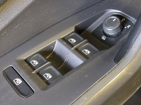 Used 2019 Volkswagen Jetta S w/ Driver Assistance Package FWD image 27