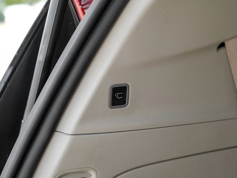 Used 2018 Chrysler Pacifica Touring Plus w/ Tire & Wheel Group image 49