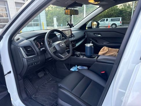 Certified 2025 Nissan Rogue SV w/ SV Premium Package AWD/4WD image 6