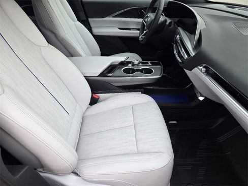 New 2025 Cadillac Lyriq Luxury image 15