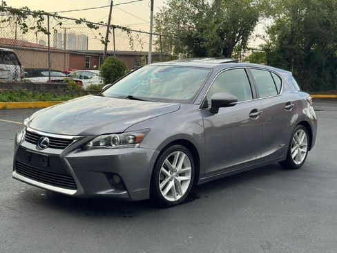 Used 2015 Lexus CT 200h w/ Navigation Package FWD image 4