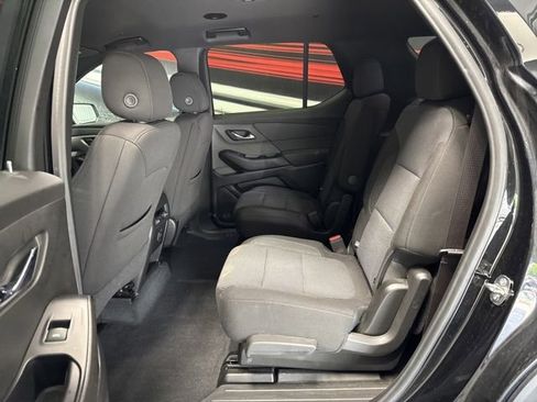 Used 2023 Chevrolet Traverse LT FWD image 12