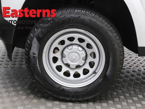 Used 2024 Chevrolet Colorado W/T w/ Technology Package image 32