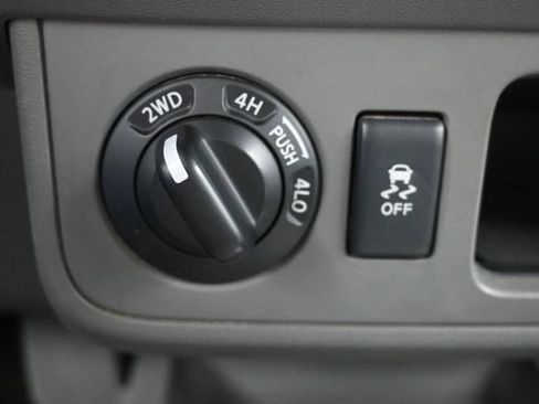Used 2015 Nissan Frontier SV AWD/4WD image 28