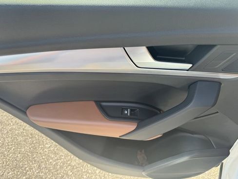 Certified 2025 Audi Q5 2.0T Premium w/ Convenience Plus Package image 37