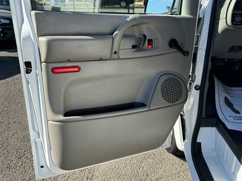 Used 2005 Chevrolet Astro RWD image 17